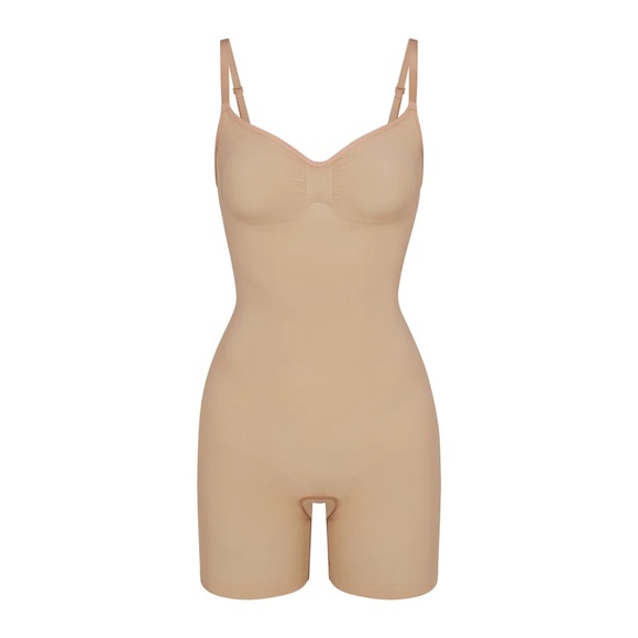 SKIMS Other - SKIMS SEAMLESS SCULPT MID THIGH BODYSUIT S/M $72